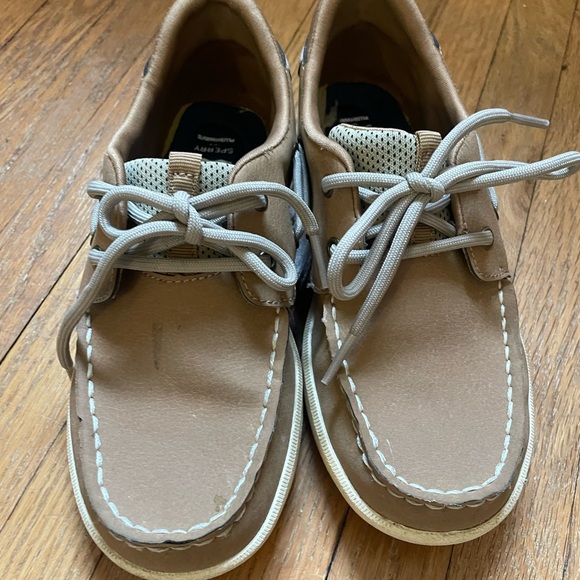 Boys size 1.5 Sperry shoes - Picture 5 of 5